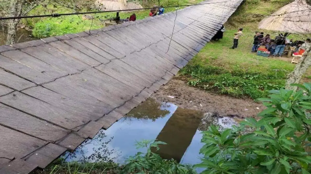 puente colapsado